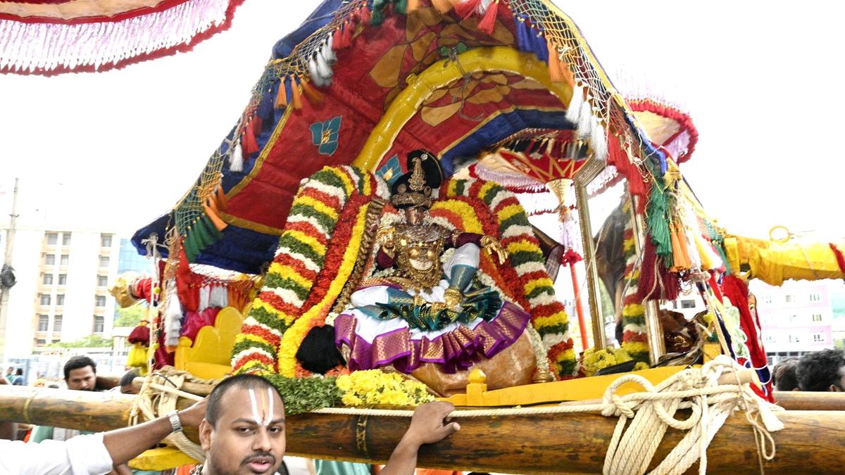 Govindaraja enchants as ‘Mohini’, rides ‘Garuda Vahanam’
