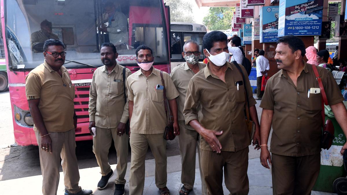 Telangana Transport Minister announces 2.5% DA for TGSRTC employees