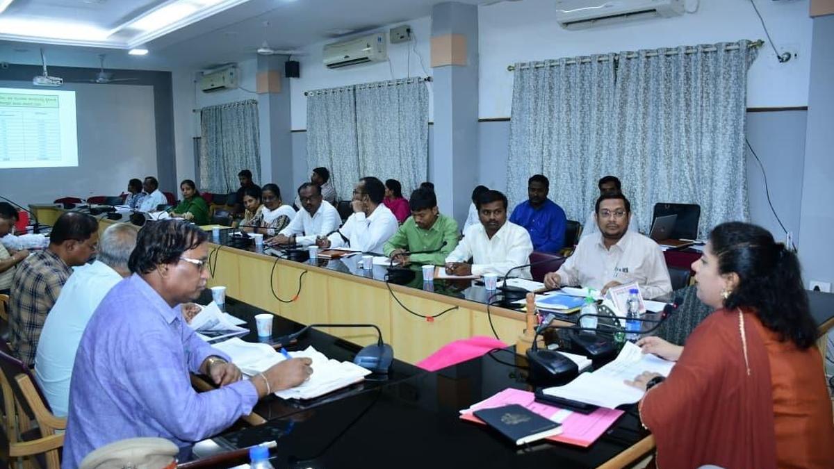 Kalaburagi DC warns of FIRs against those obstructing crop‑cutting experiments