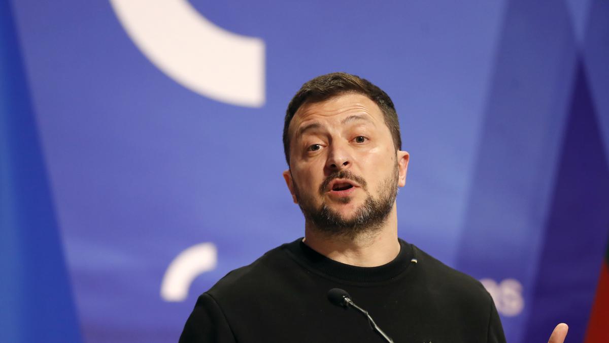 Poland arrests man suspected of spying for Russia to aid Zelensky assassination plot