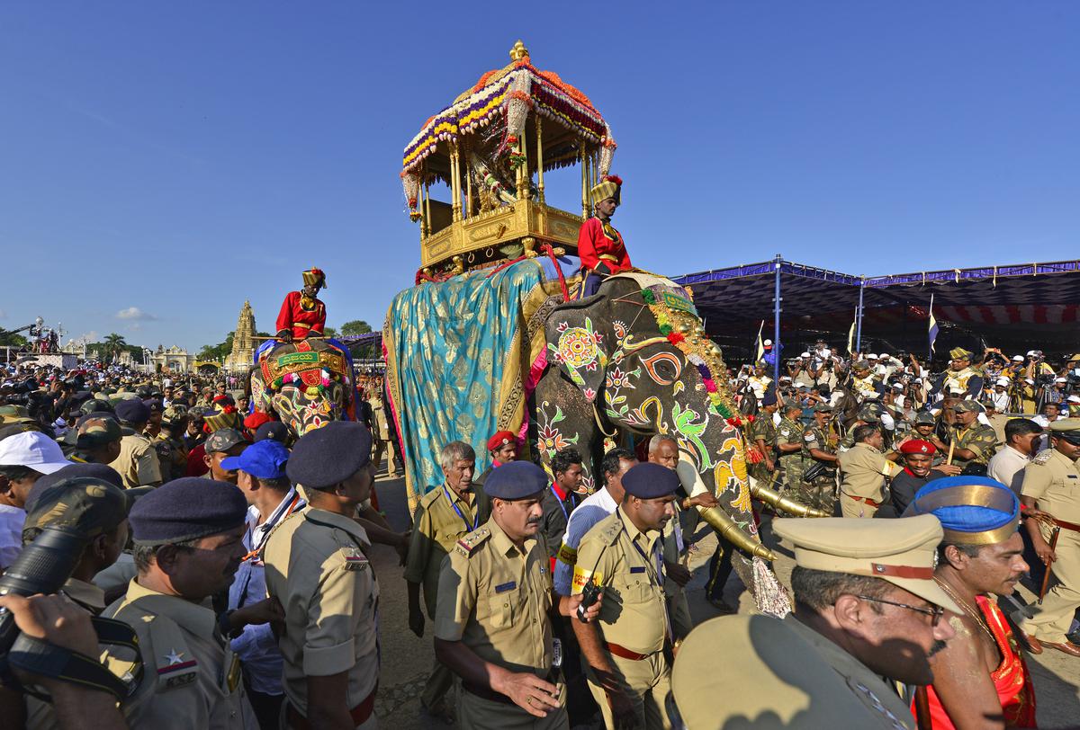 Arjuna, the showstopper at the Mysuru Dasara procession in 2019, leading the procession with a 750 kg golden howdah on his back. File Photo