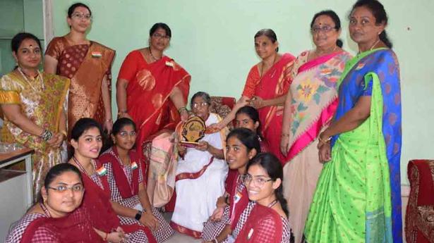 Maris Stella College students felicitate freedom fighter