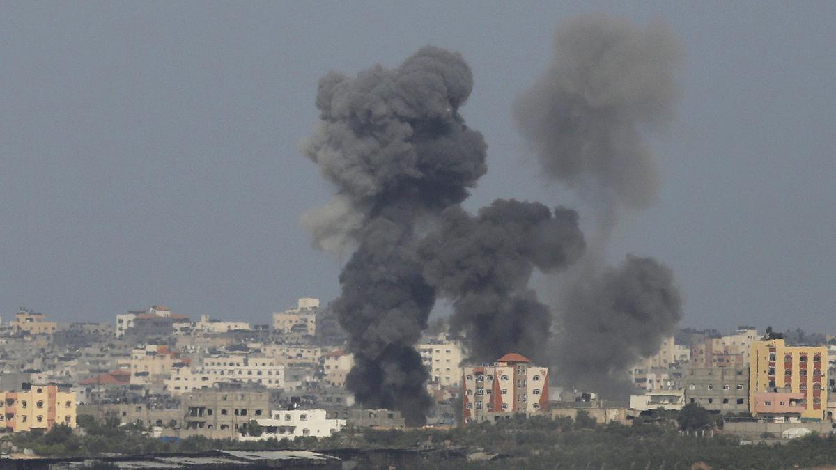 Hamas threatens to kill captives if Israel strikes civilians