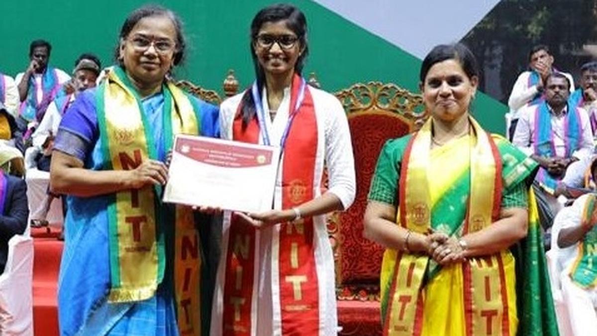 Strive to develop indigenous technology to make the country self-sufficient, students told