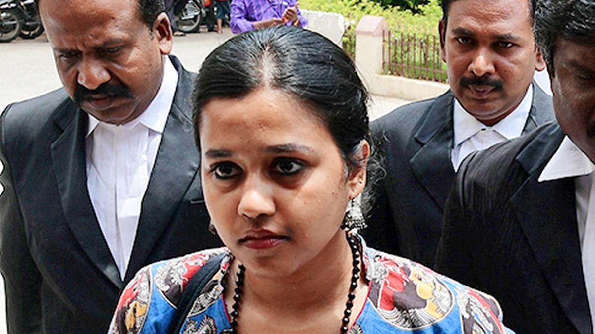 Madurai Bench of Madras High Court quashes proceedings against Lois Sophia, who raised slogans against BJP on a flight in 2018