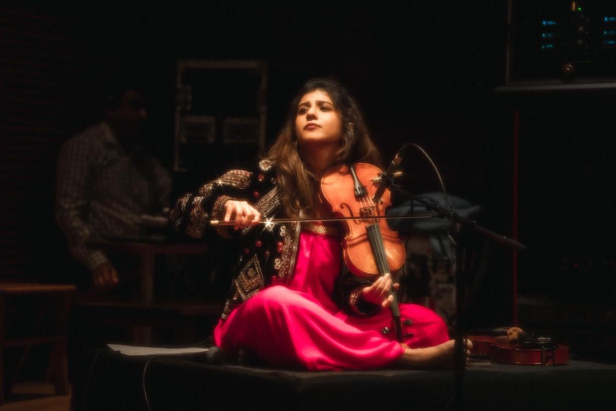 Apoorva diz que sua jornada musical tem sido de aprendizado e crescimento constantes. Apoorva diz que sua jornada musical tem sido de aprendizado e crescimento constantes.