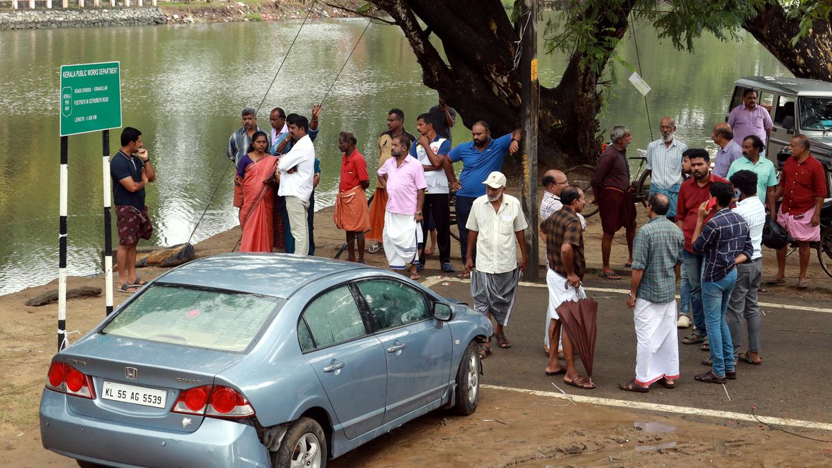Two doctors die after car plunges into river in Ernakulam