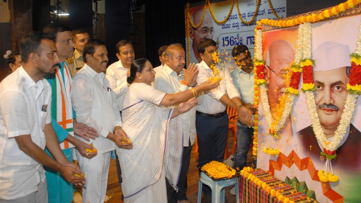 Gandhi Jayanti celebrated in Shivamogga
