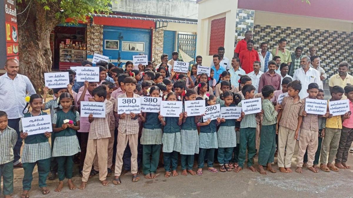 Parents, students protest, seek posting of teachers at tribal welfare school in Erode’s Bargur Hills