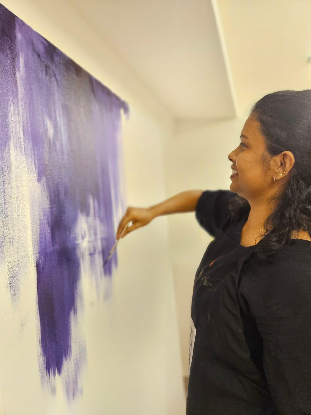 Evelyn D’souza Do painting for the performance piece Naina Ek Kahani. 