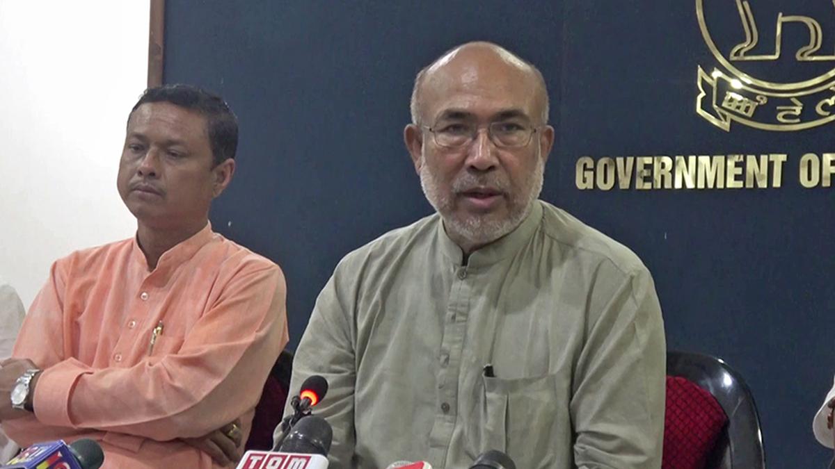Manipur CM meets Amit Shah in Delhi, briefs about prevailing situation