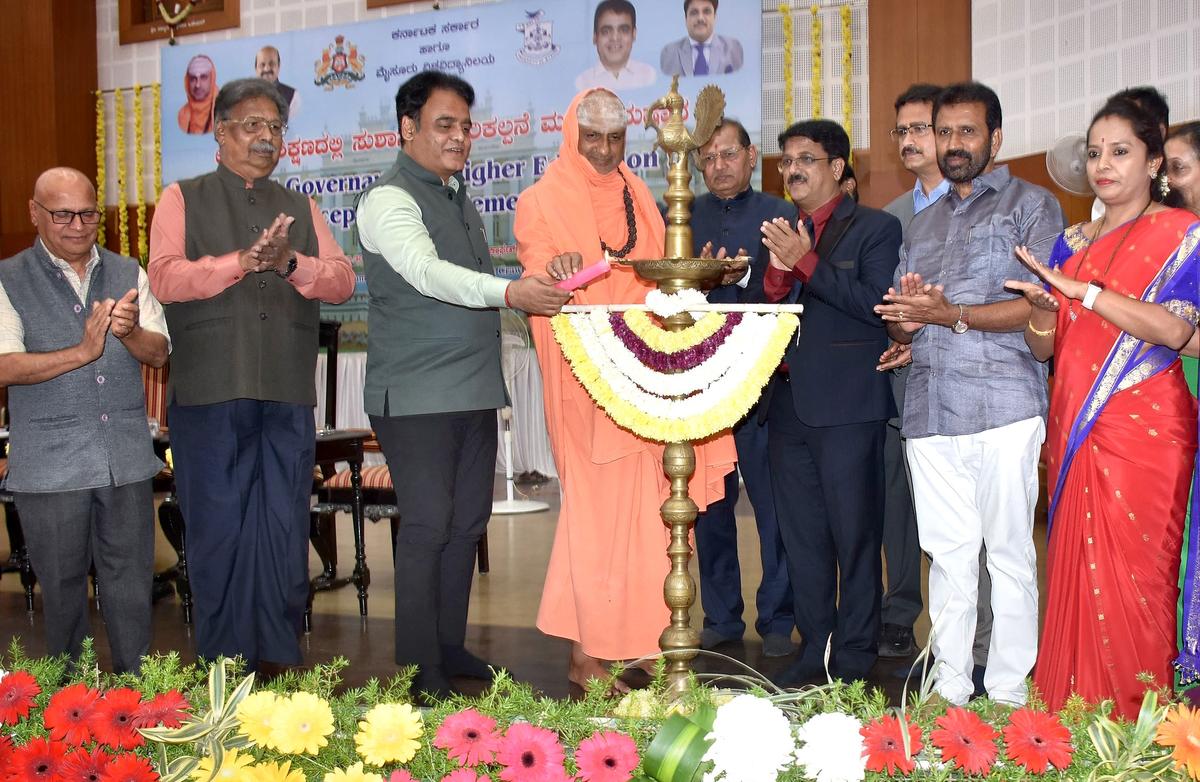  
Ashwath Narayan calls for reforms in teaching and assessment system at UoM