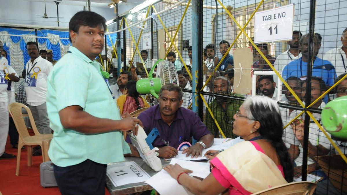 Erode (East) bypoll | Counting of votes underway, Congress leads by over 38,000 votes