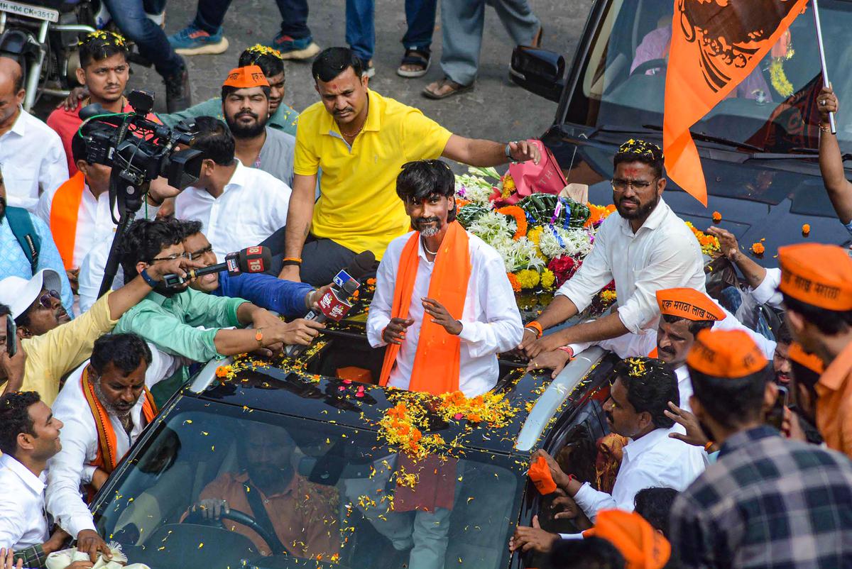 Maratha community people welcome Maratha reservation activist Manoj Jarange Patil as he arrives to hold a meeting, in Thane, on Nov. 21, 2023.  