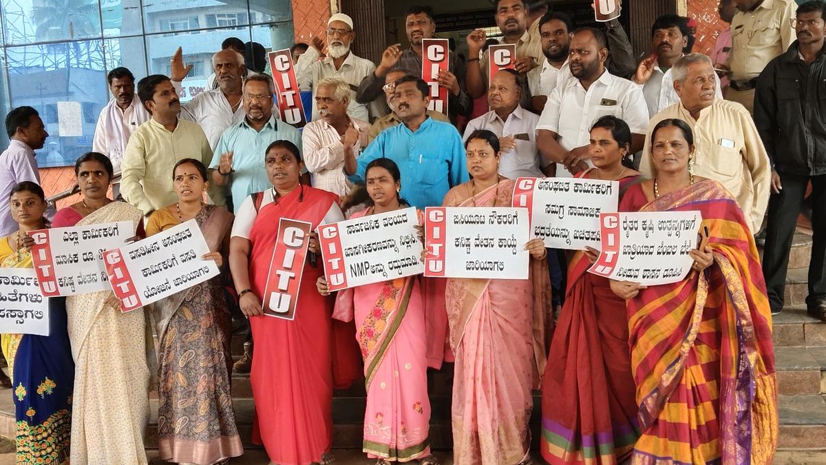 Workers observe Demands Day in Hubballi