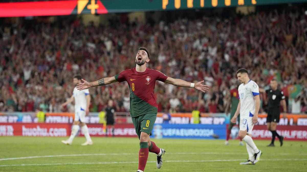 Fernandes double as Portugal ease past Bosnia