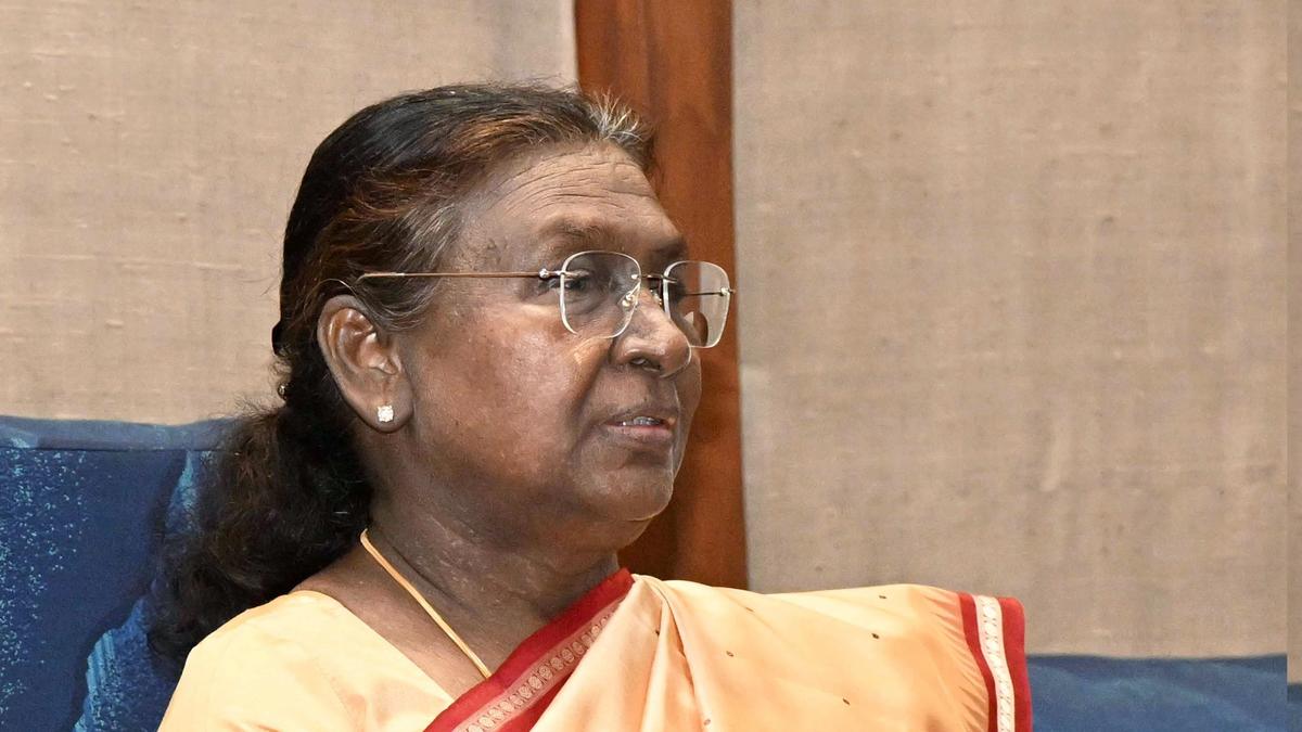 President Murmu visits AIIMS, enquires about Odisha student battling for life