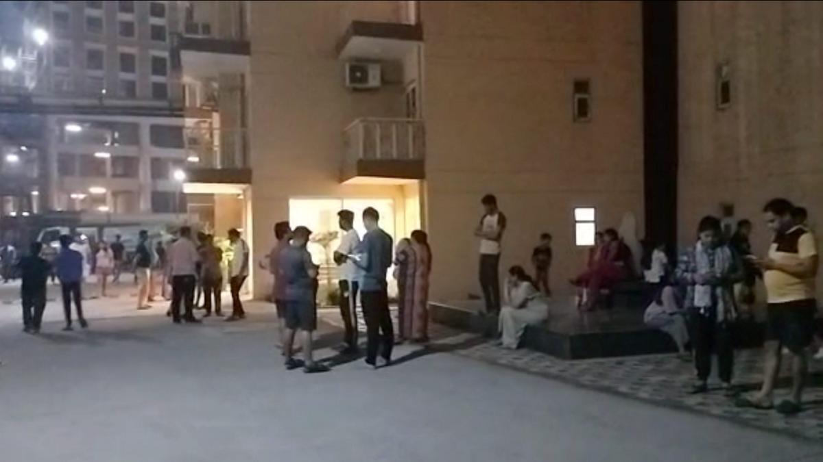 2.7 magnitude earthquake strikes Delhi