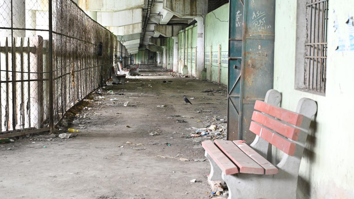 Operational constraints haunt commuters using MRTS services