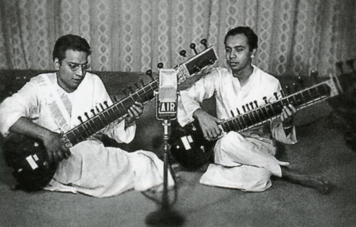 Ustad Vilayat Khan with his foremost disciple Arvind Parikh.