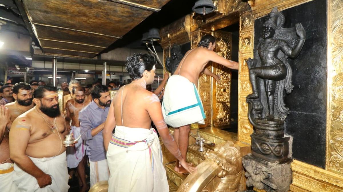 Kerala HC expresses concern on ‘missing details’ of gold used for cladding Dwarapalaka idols at Sabarimala temple