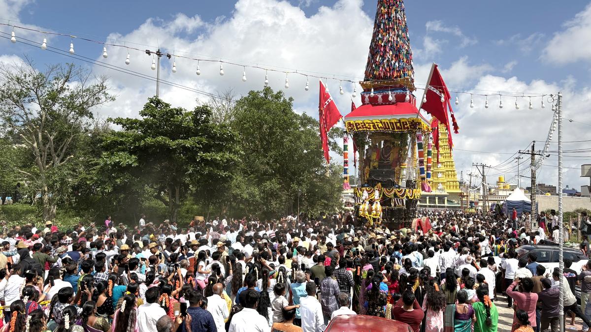 Scores of devotees witness rathotsava atop Chamundi hills