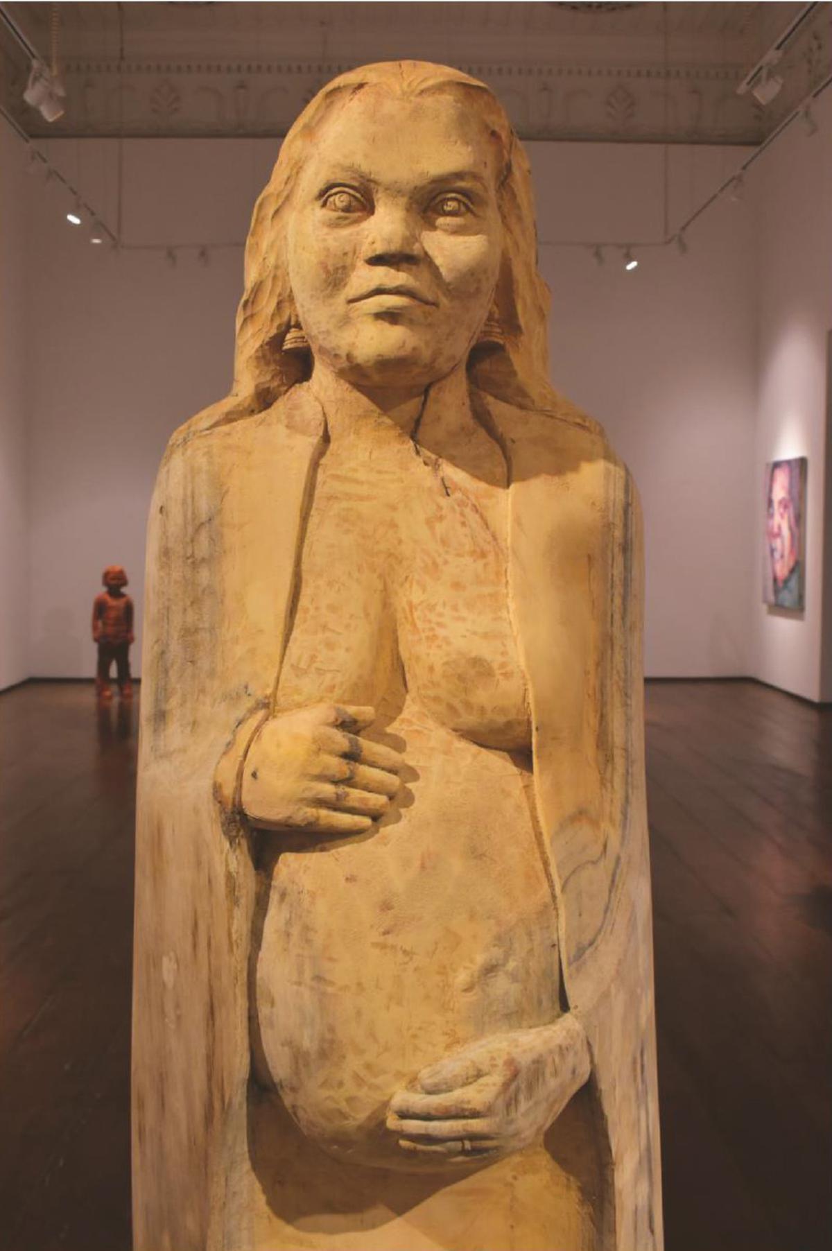 'Ruhi', een houten sculptuur van Sumesh BS