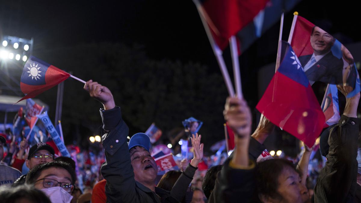 Taiwan parties mass for rallies on eve of pivotal vote