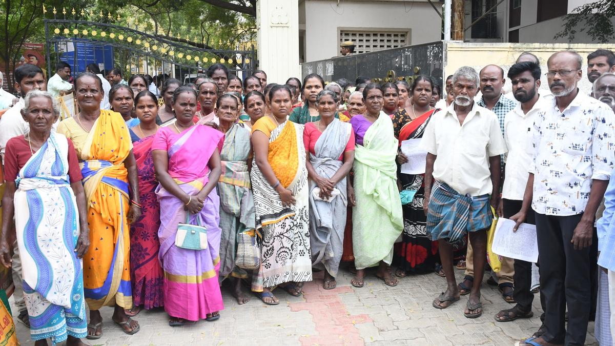 Old man seeks ration card, medical treatment for his mentally ill daughter