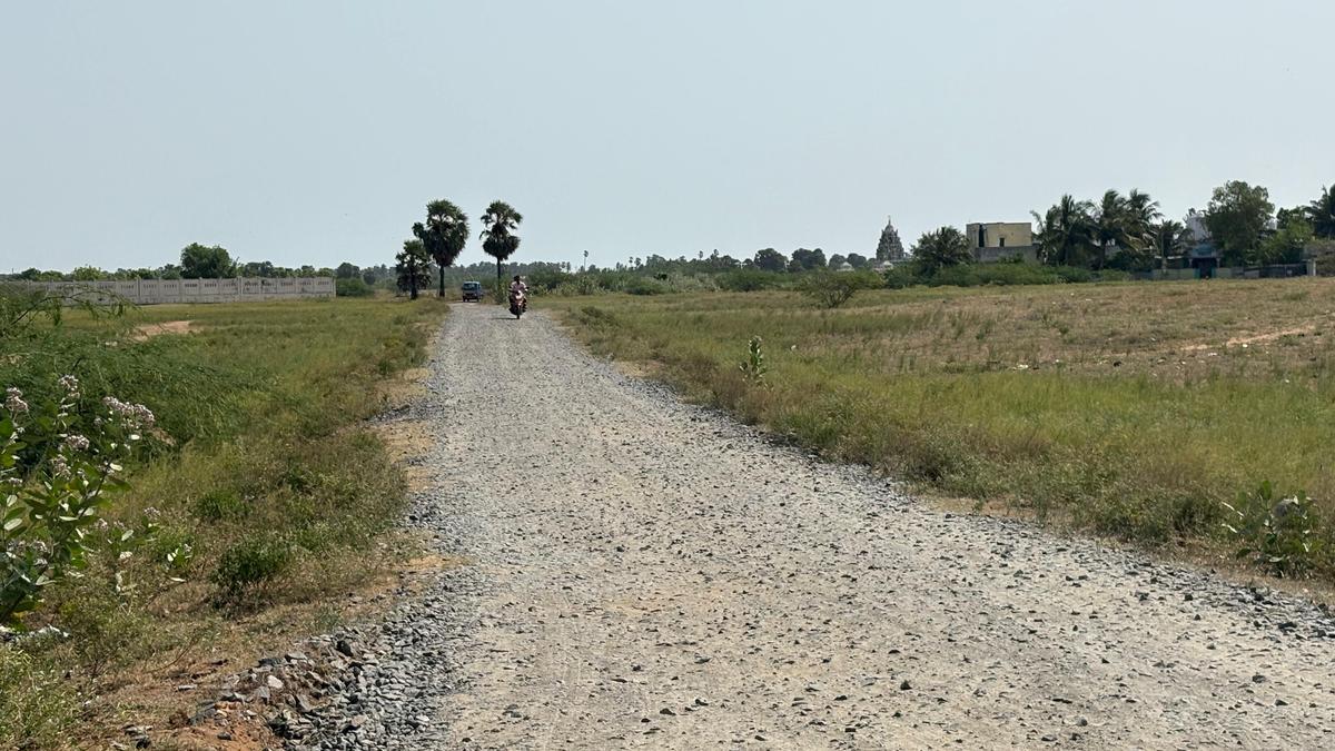 Damaged road between Karaikal and Mayiladuthurai causes hardship to fisherfolk