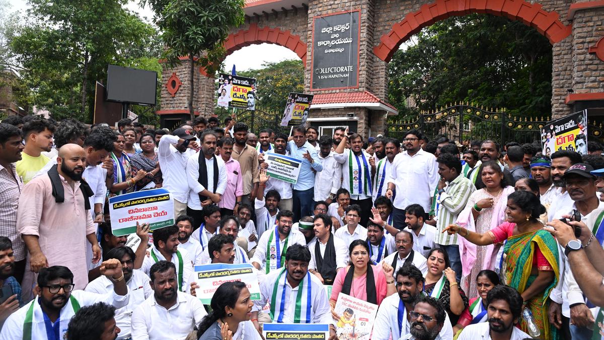 YSRCP stages protest over ‘irregularities’ in teachers’ recruitment process