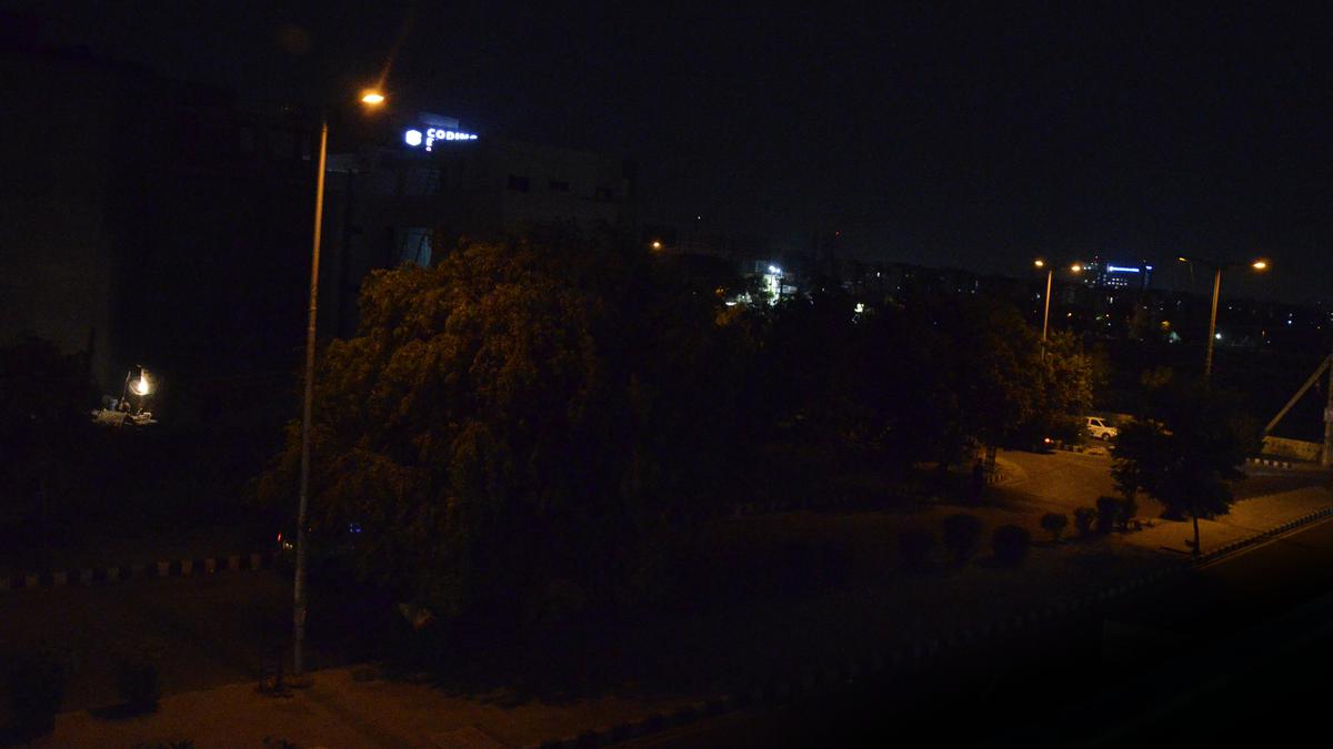 Enhance police presence, illuminate dark spots: Delhi L-G