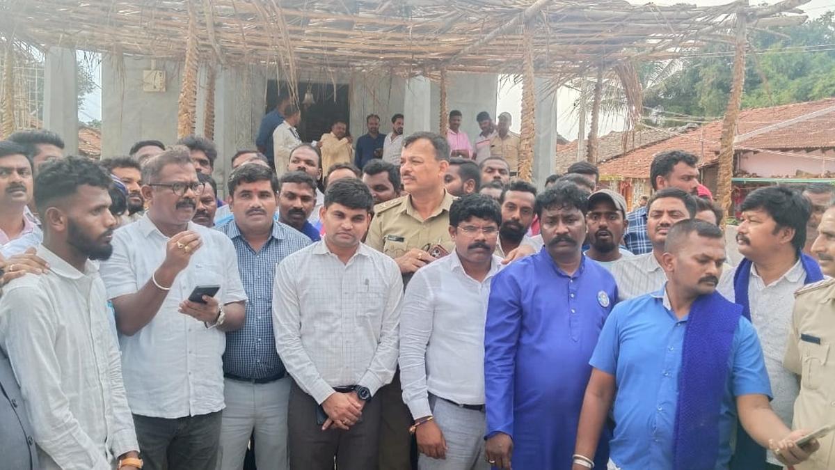 Gollarahatti temple issue | Dalits enter premises in presence of officers