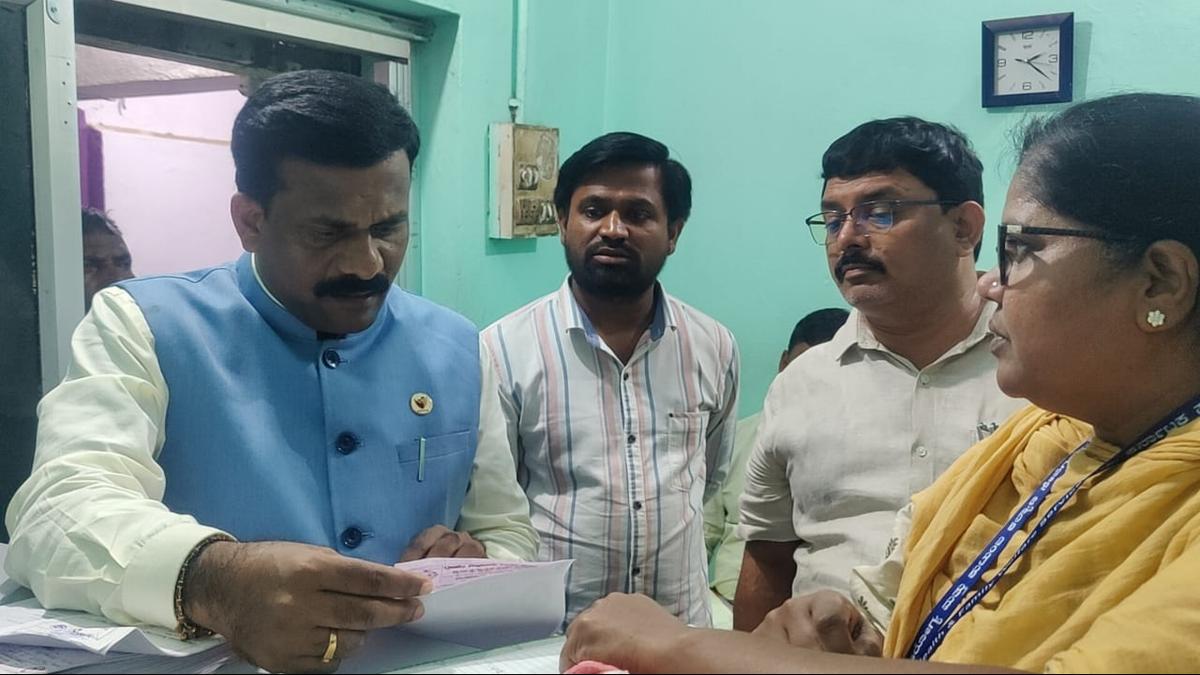 KSCPCR member directs health officers of Karnataka government to seal four scanning centres in Shahapur