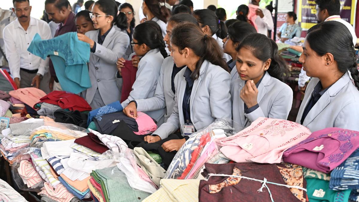 Khadi Utsava held at Sahyadri College in Shivamogga receives good response