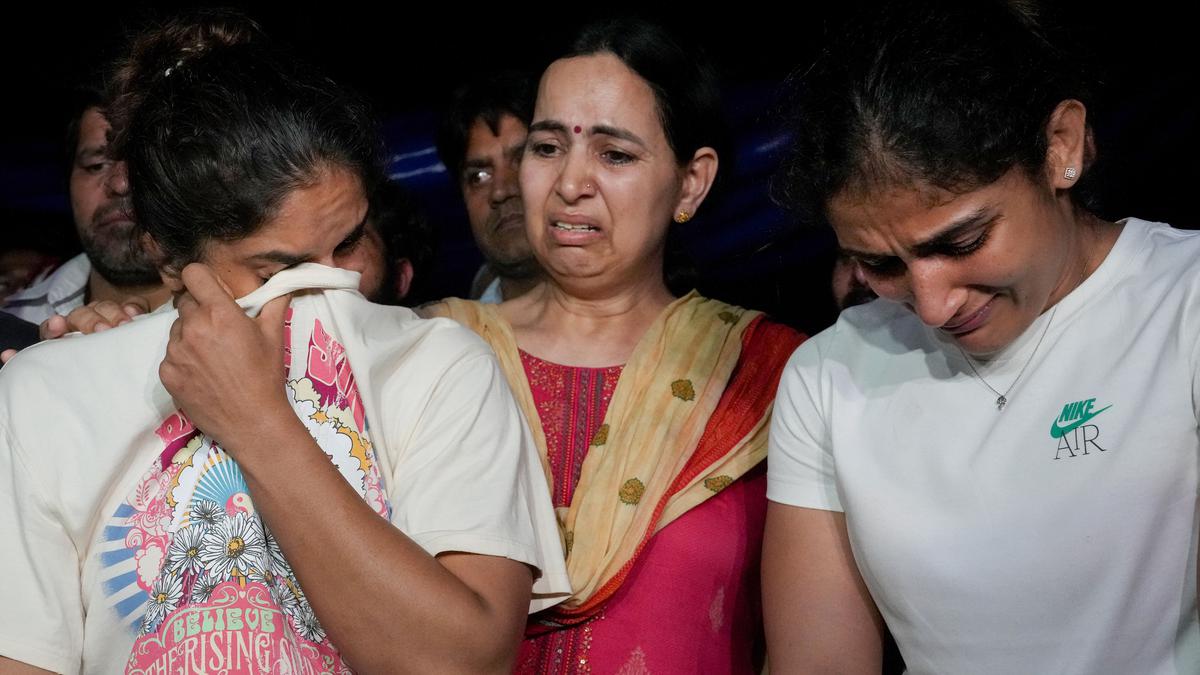 Jantar Mantar scuffle | Protesting wrestlers say ‘ready to return all our medals and awards’