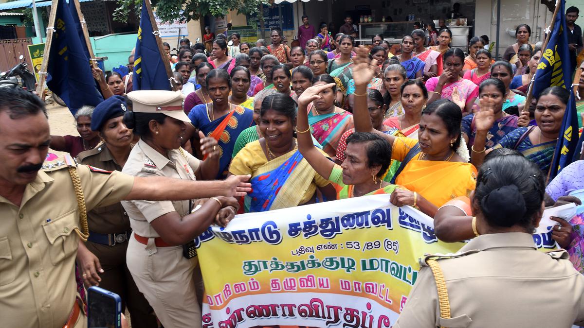 Noon meal workers stage demonstration in southern districts