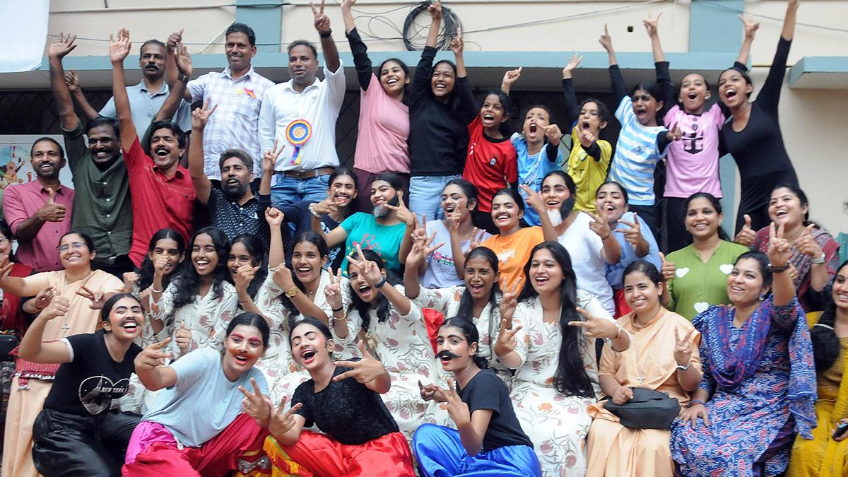 Kozhikode district school arts fest: city sub-district emerges overall champion