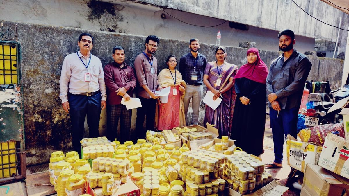 Food safety teams seize 960 kg of ginger-garlic paste in Telangana’s Khammam on suspicion of adulteration