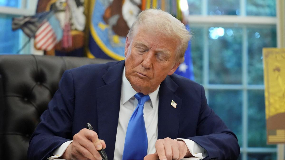 Trump signs proclamation imposing ,00,000 fee for H-1B visa applications