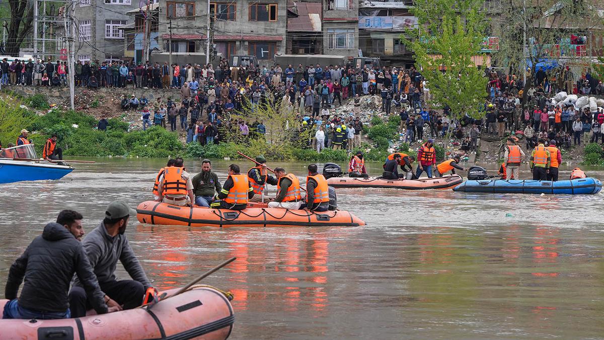 Kashmir boat tragedy: Search under way for the missing in Jhelum river