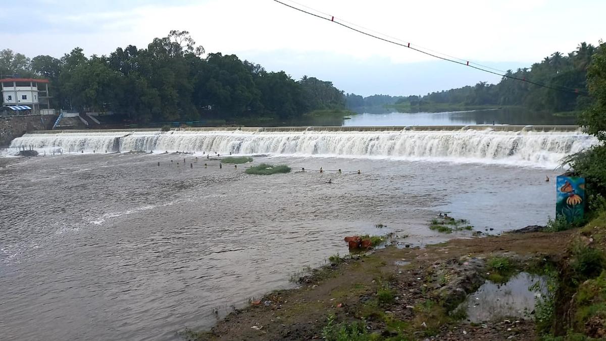 Ban on bathing at Kodiveri anicut in Erode continues