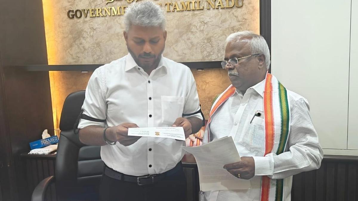 Tirunelveli MP seeks allocation of funds for rail overbridge at Kulavanigarpuram manned level crossing