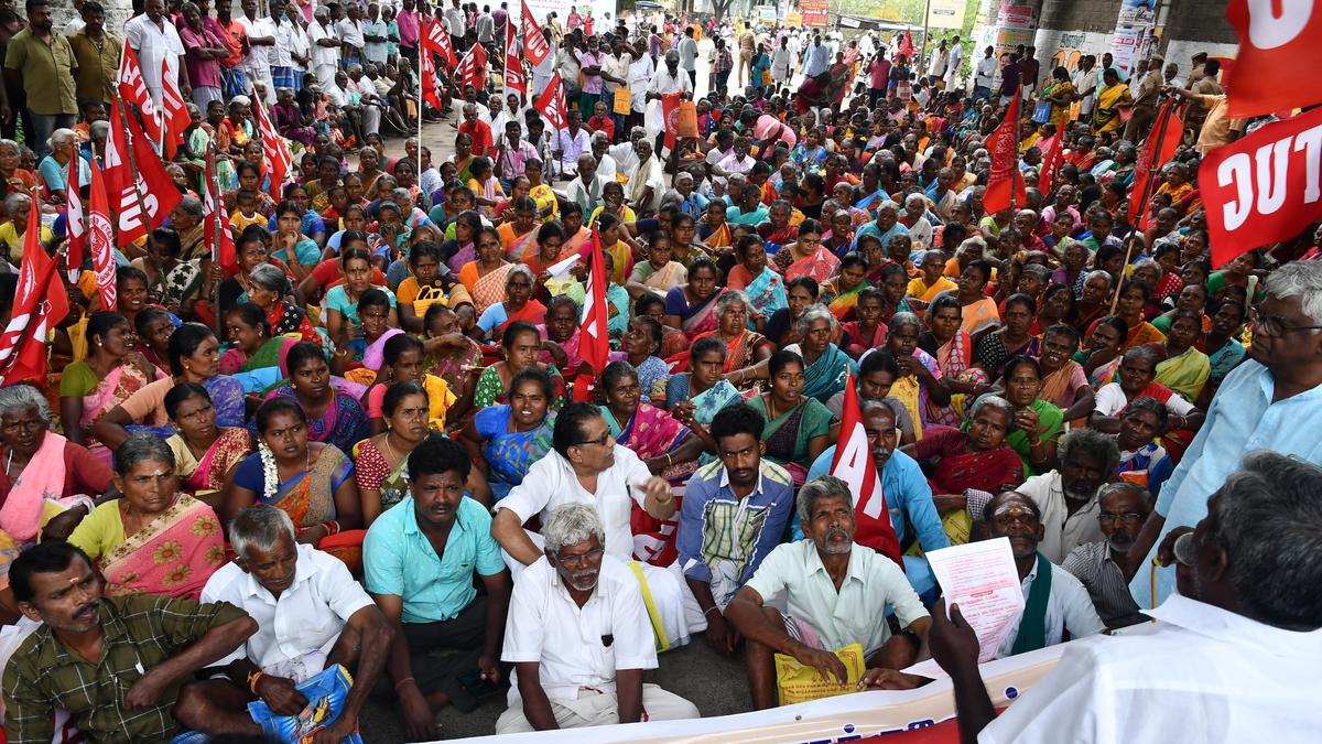AITUC members stage agitation against policies of Union government