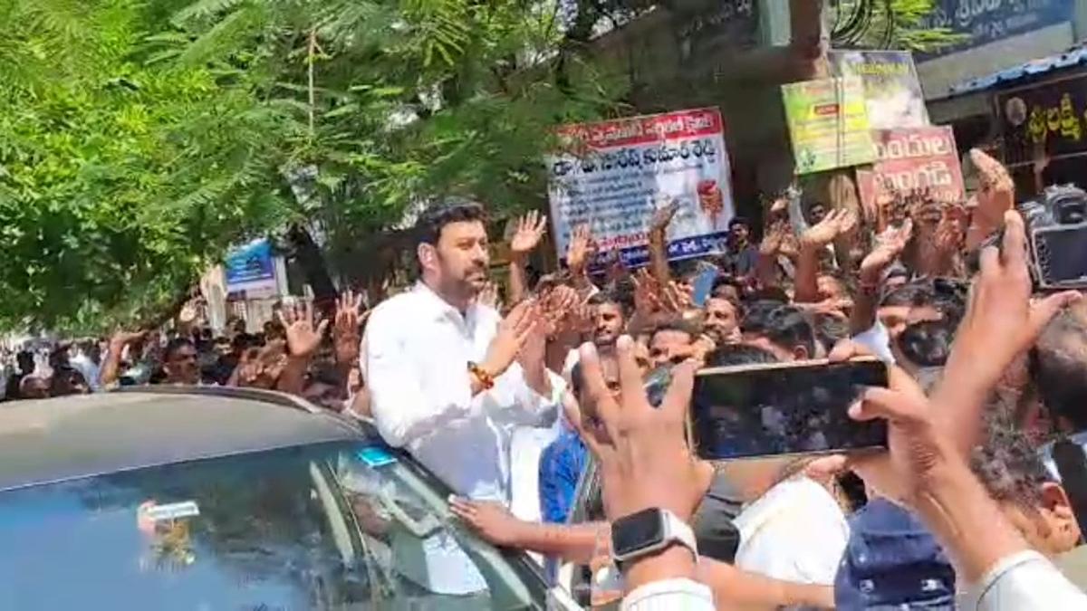 Avinash Reddy leaves for Hyderabad, mother Y.S. Lakshmi discharged from Kurnool hospital