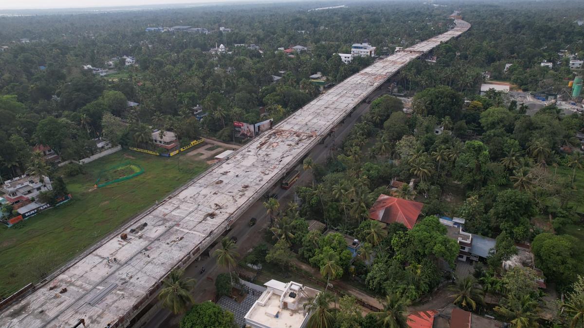 Major mishap averted as beam falls during Aroor-Thuravoor elevated highway construction