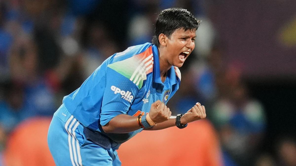 Peringkat pemain bowling T20I: Deepti Sharma mengklaim tempat No.1