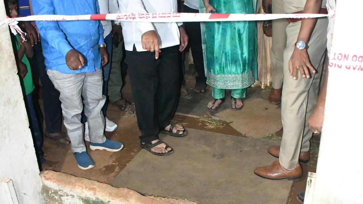 Inam Veerapur residents air grievances as MLA, Deputy Commissioner visit them