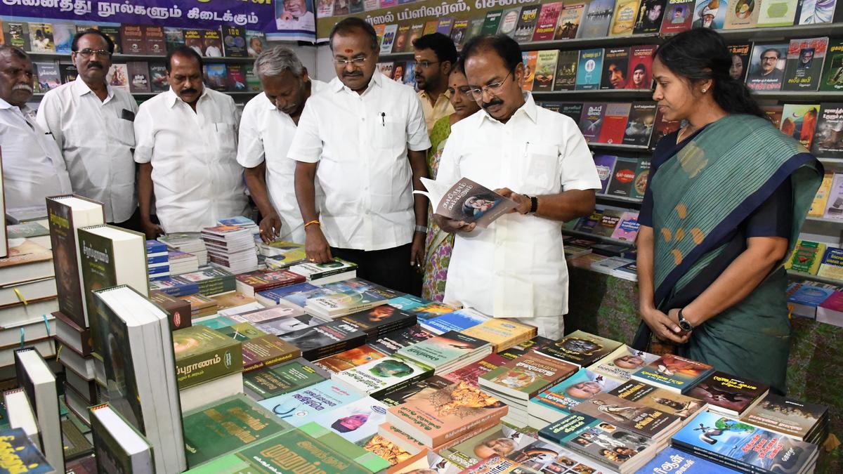 Minister inaugurates book fair in Salem