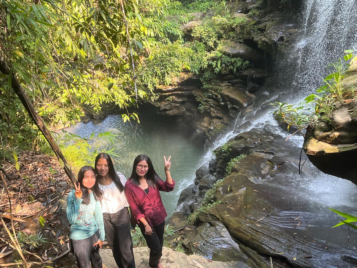 Trekkers at Bendao Baglai